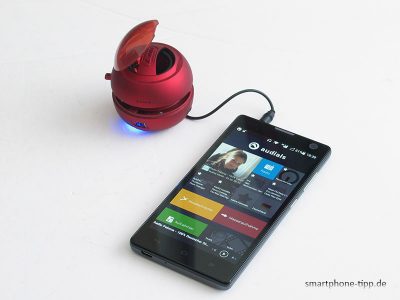 X-Mini Lautsprecher mit Smartphone